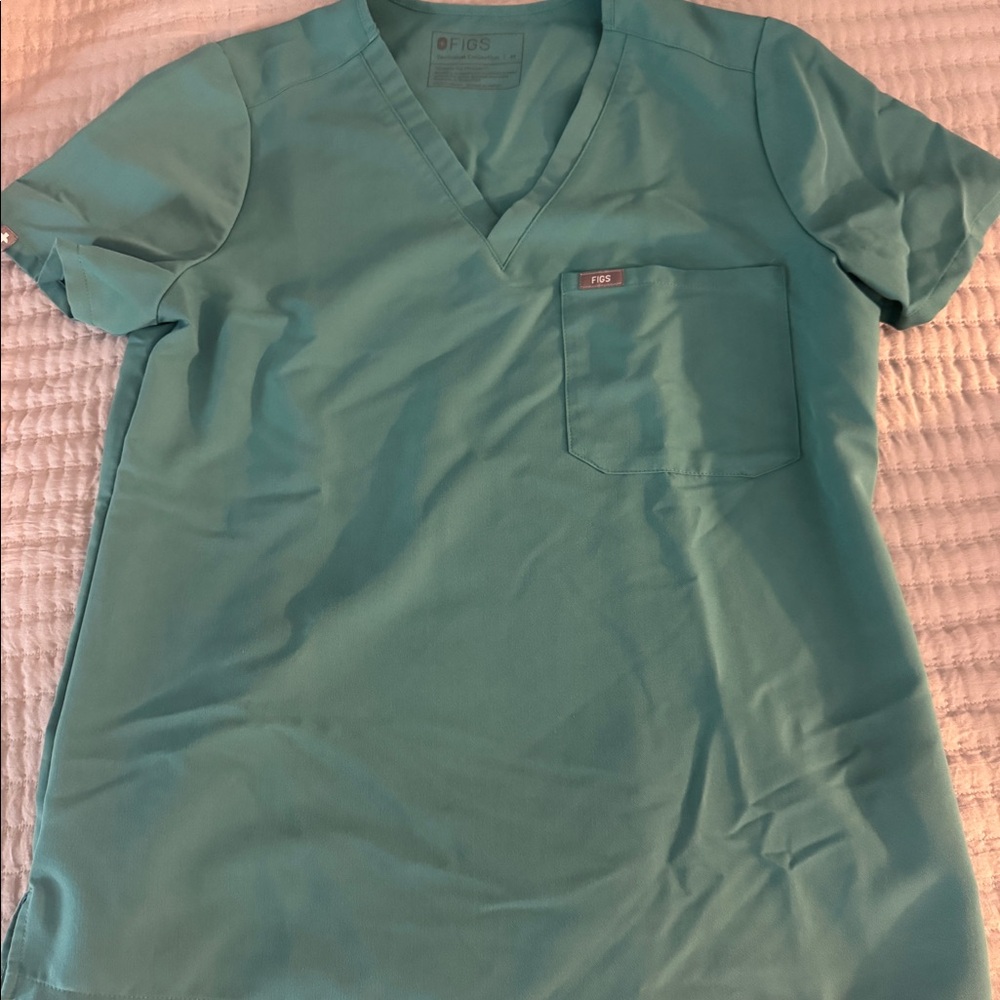 Figs Catarina one pocket scrub top.